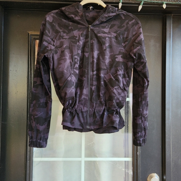 Lululemon Pack‎ It Up JacketIncognito Camo - Picture 13 of 13
